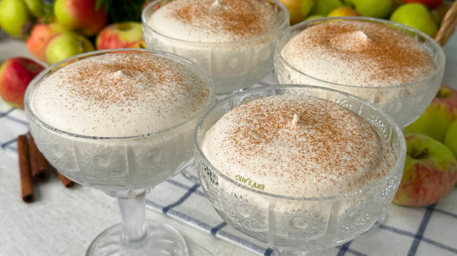 Низкокалорийный и до невозможности вкусный десерт из яблок. Нежный, воздушный мусс