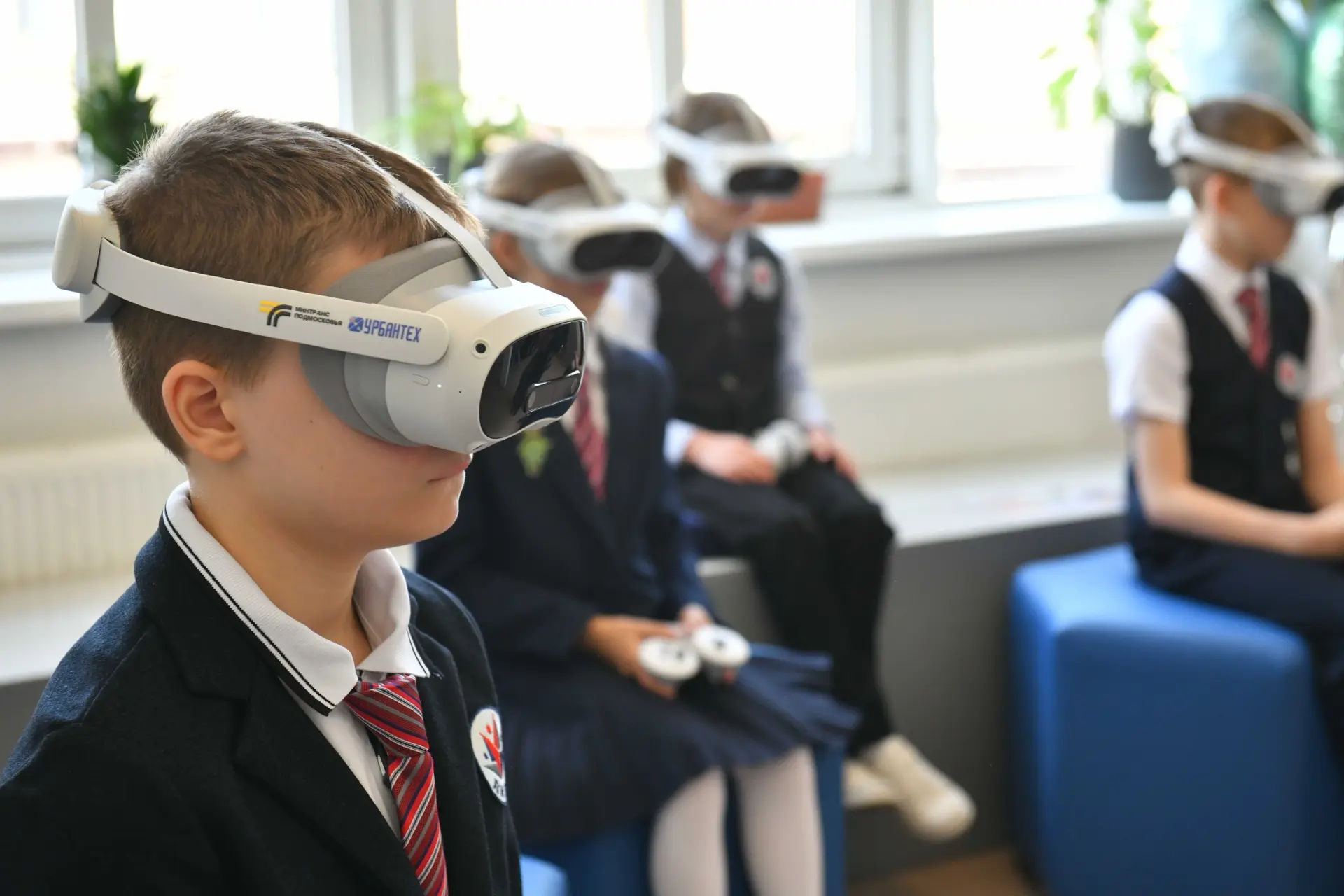 В Химках презентовали первый в России VR-тренажёр по ПДД для школьников   В школе «Лидер» в Химках п