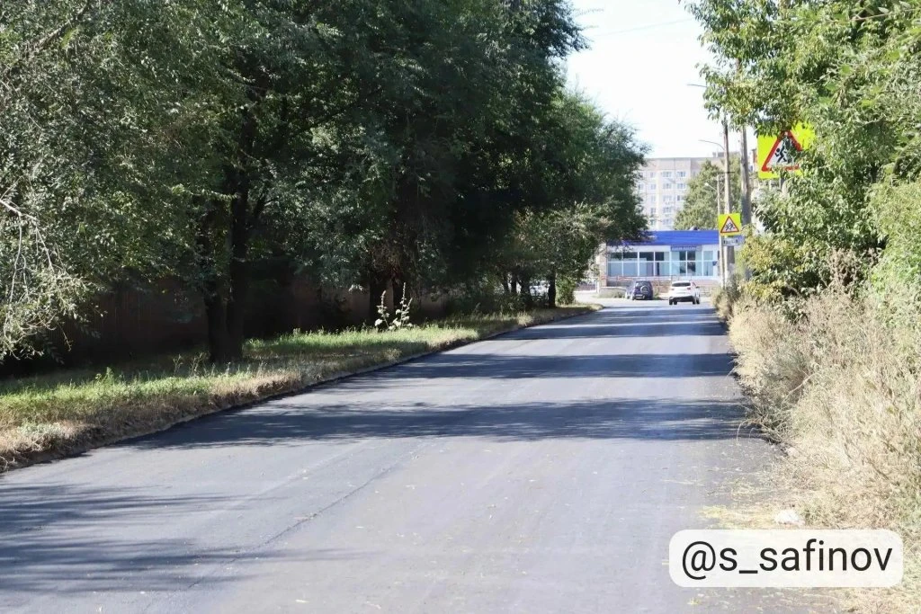 В Гае ещё одну дорогу приводят в порядок