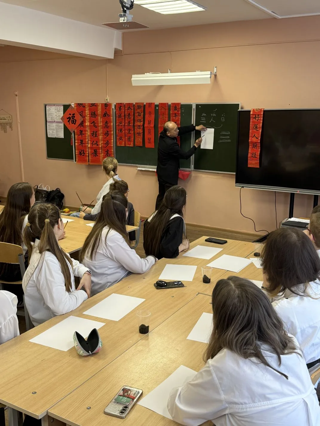 Мастер класс по каллиграфии ✍️ «Китайская письменность» от педагога национальной китайской 🇨🇳 школы.