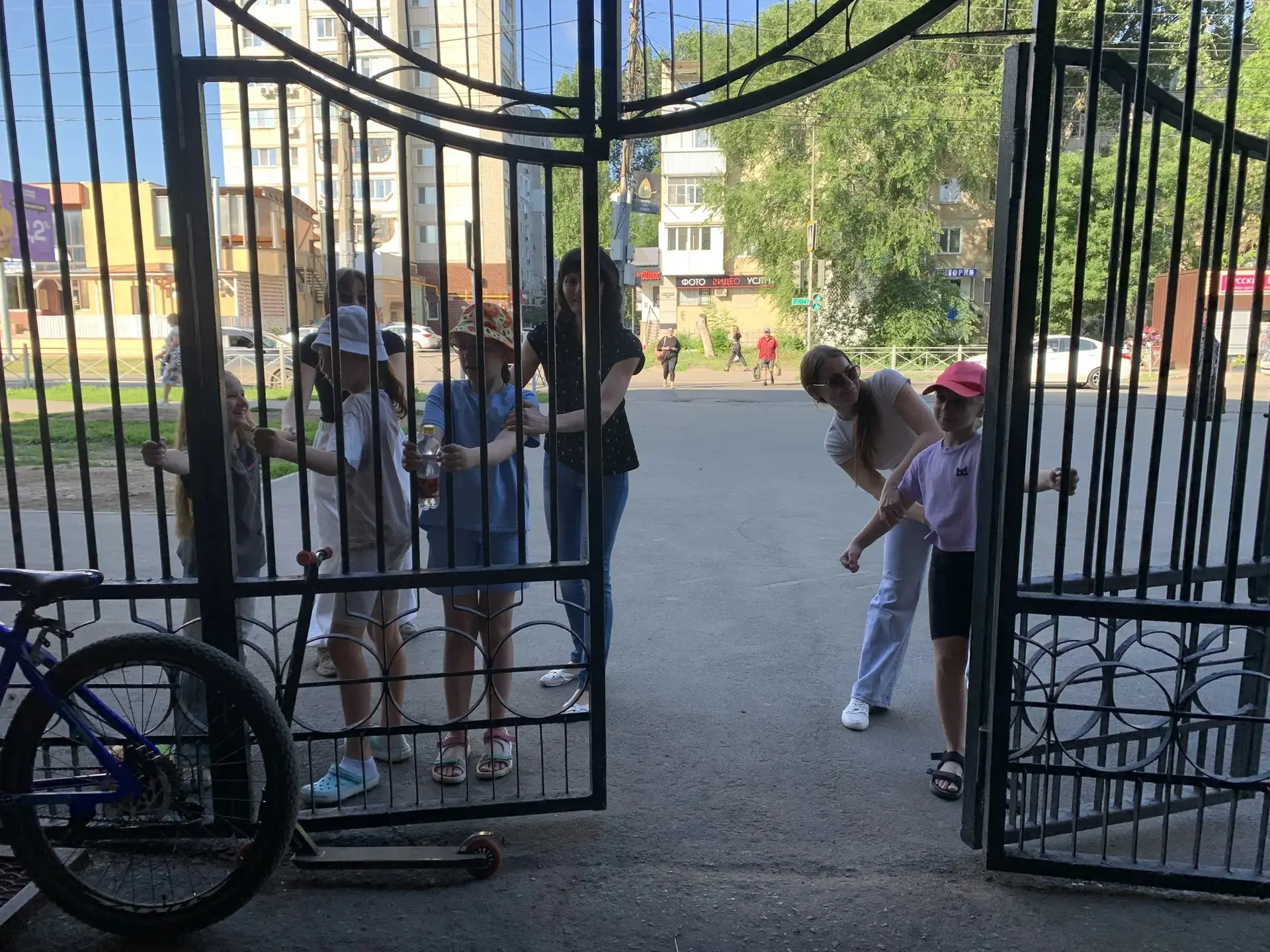 Дети не желают уходить с оздоровительной площадки!!!! «Нам здесь жутко интересно!!!! Мы...