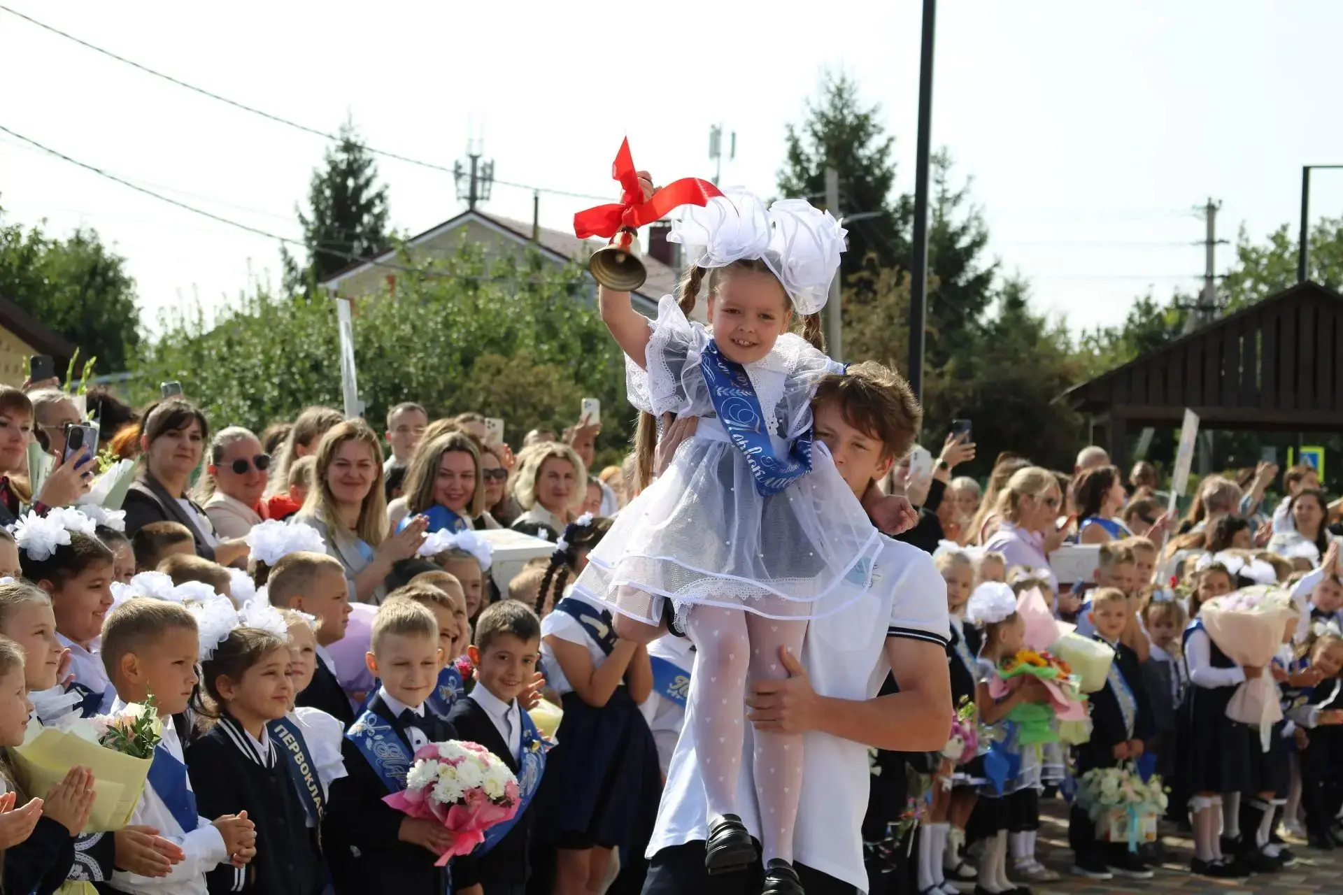 🎉 С Днём знаний, дорогие друзья! 🎉Сегодня в нашей школе прошла торжественная линейка,...