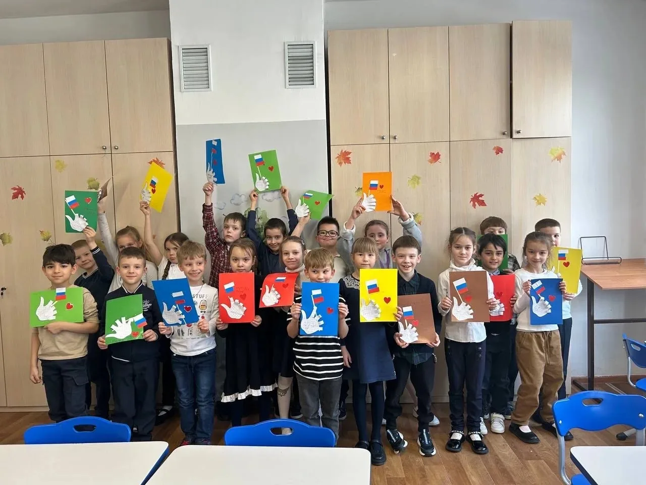 🏫 В нашей Школе прошли тематические мастер‑классы, приуроченные ко Дню воссоединения Крыма с Россией