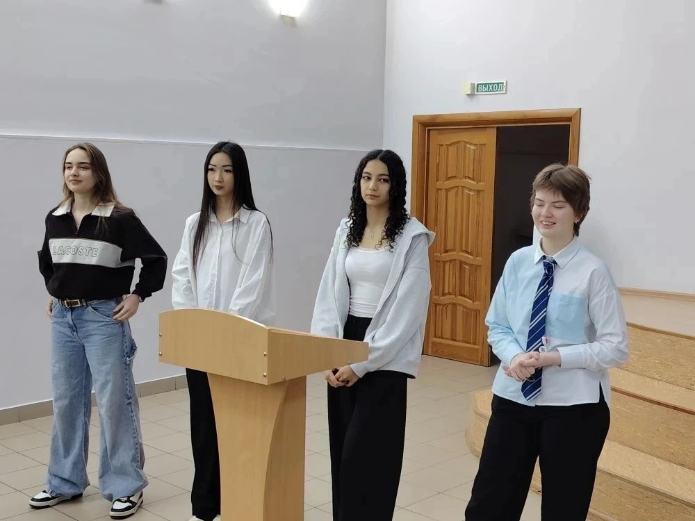 💥Мост между классами: 11-ые классы поделились опытом с 9-ми! 🎓  Сегодня в школе состоялась важная и 