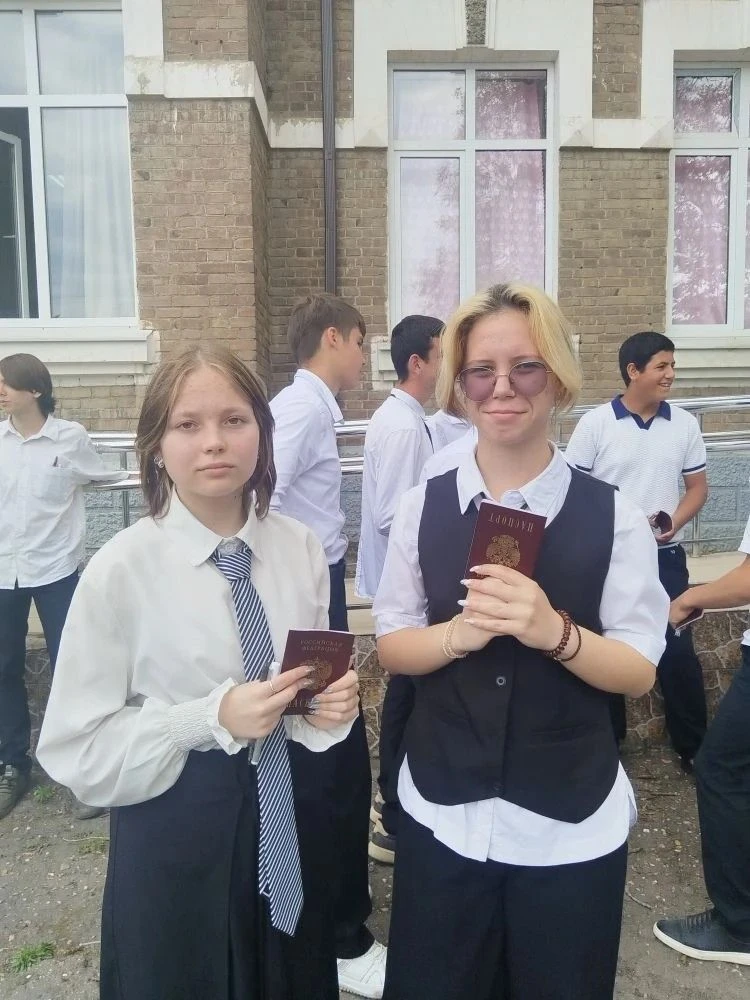 Наконец-то все экзамены основного  периода  пройдены!   
       
        Сегодня, 19 июня,  мы сдава