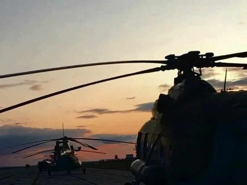 Тем, кто ложится спать, спокойного сна! Братьям - удачной охоты!