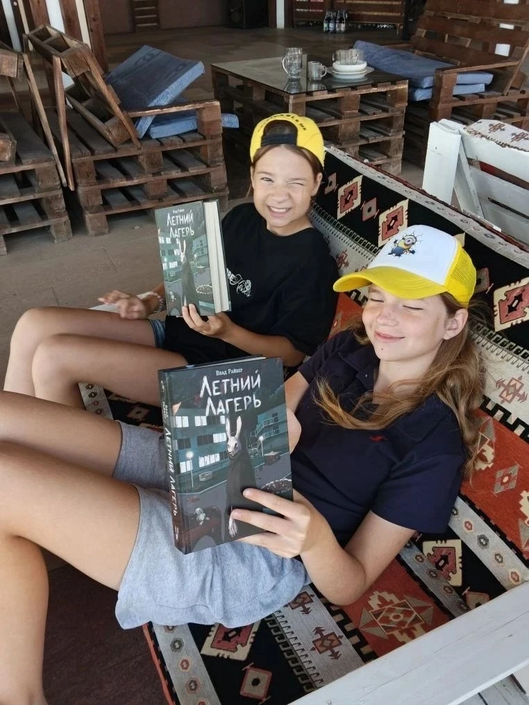 📚 Фотомарафон #августскнигой продолжается