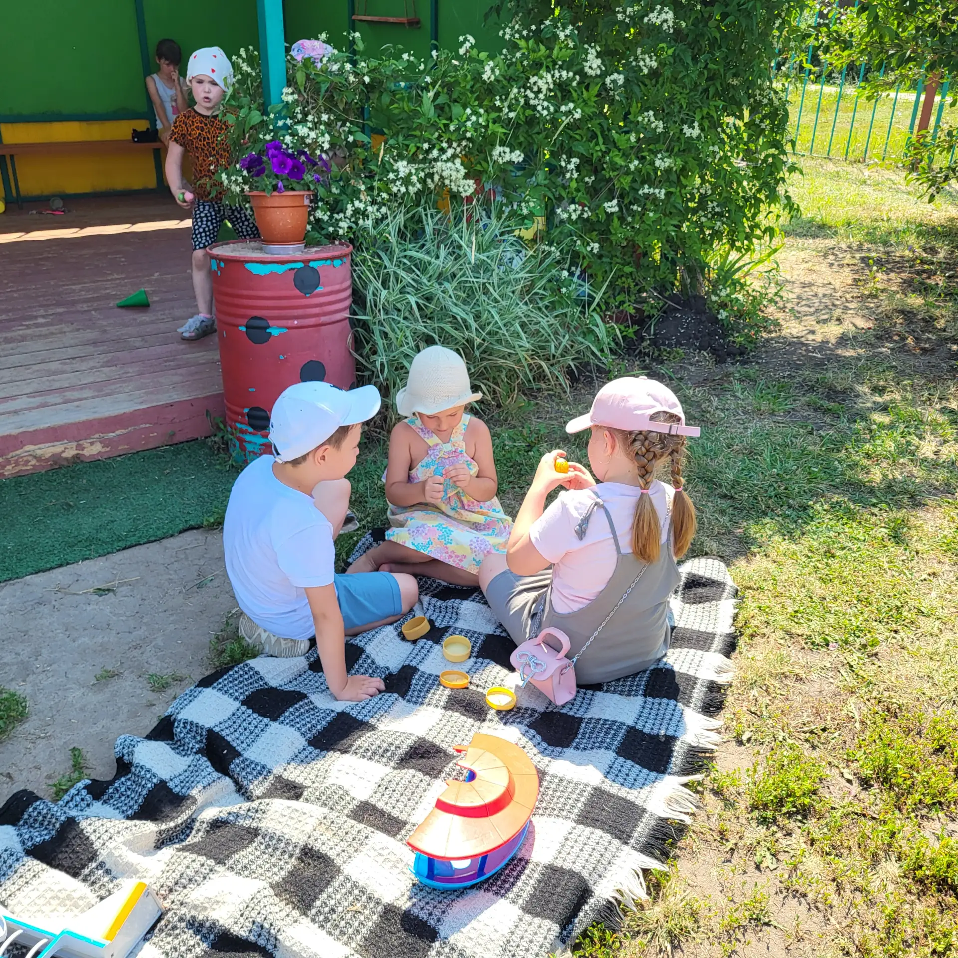 Лето в самом разгаре! ☀️

В группе № 2 — настоящее солнечное настроение!

Наши ребята знают секрет: 