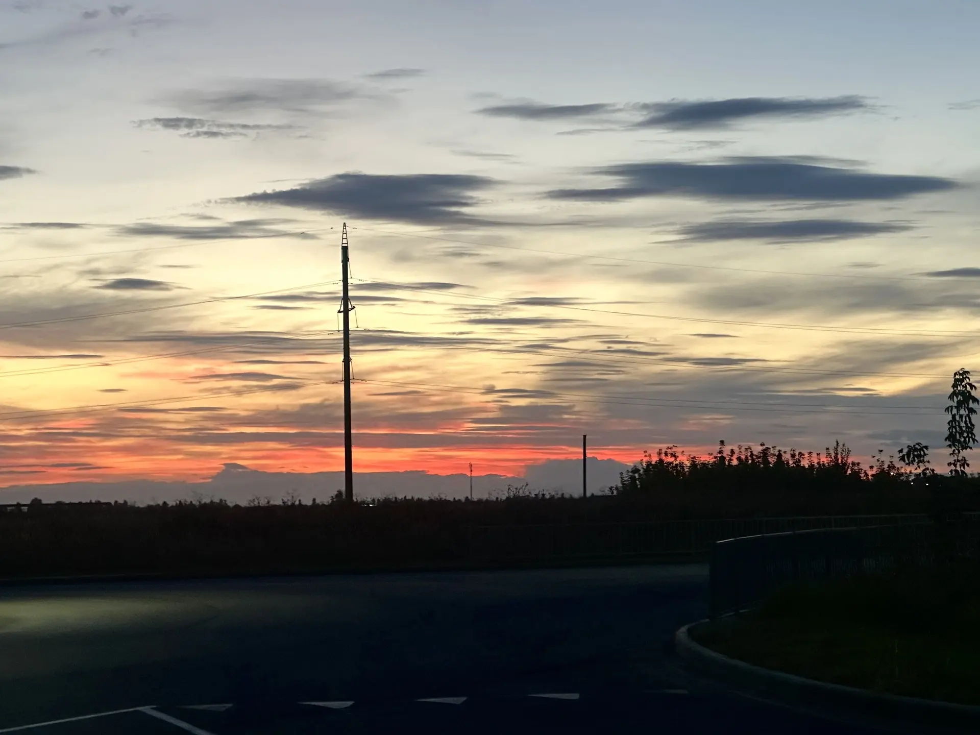 Жаль это фото не передает всей красоты такого заката 🌅