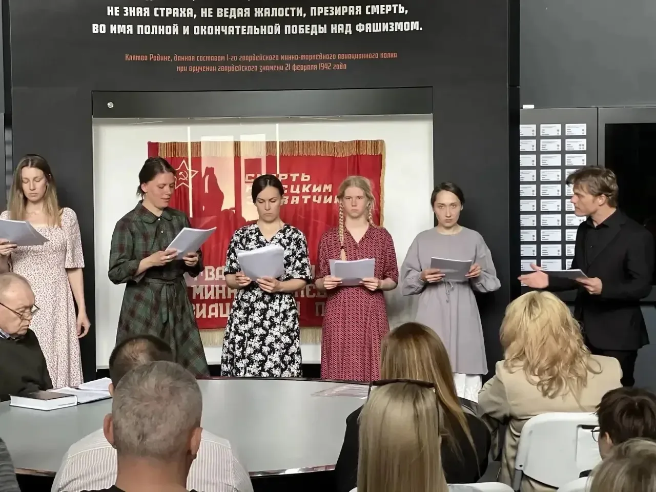 🕊️ 9 мая в «Доме авиаторов» говорили шепотом