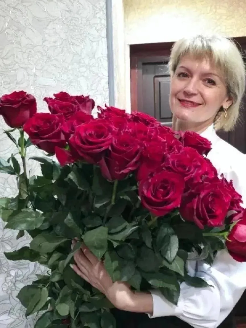 Поздравляем Светлану Евгеньевну Леснову — учителя русского языка и литературы Средней школы № 19 Шах