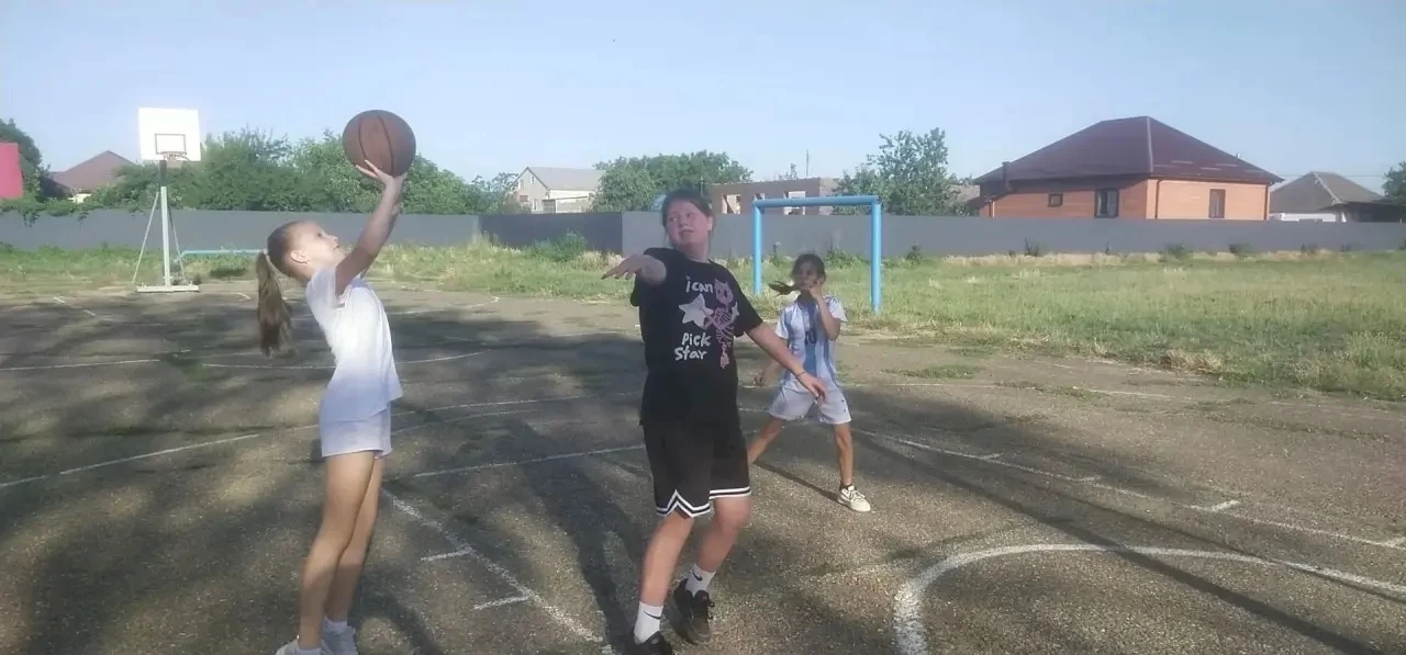 Собираем «десятку»! 🏀

Каникулы — идеальное время, чтобы вспомнить, что такое командный дух. Вечера