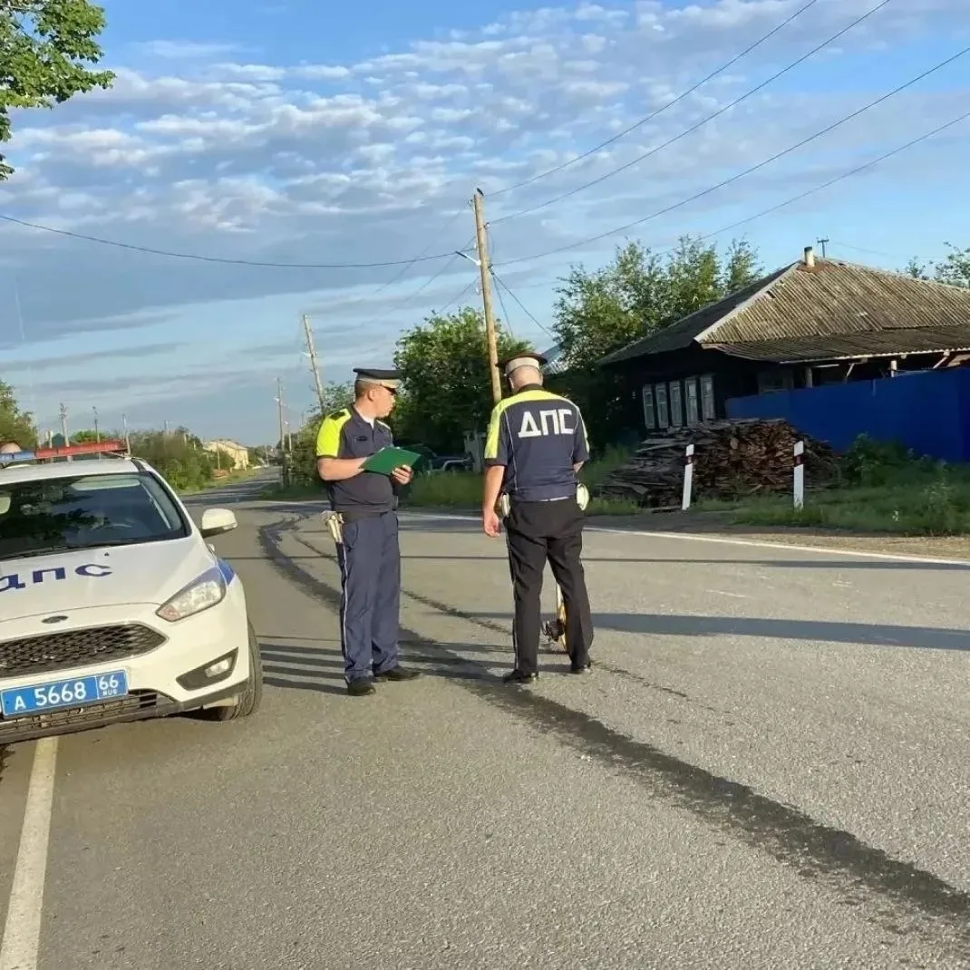 В Свердловской области 19-летний бесправник насмерть сбил женщину и сбежал, перепутав её с собакой

