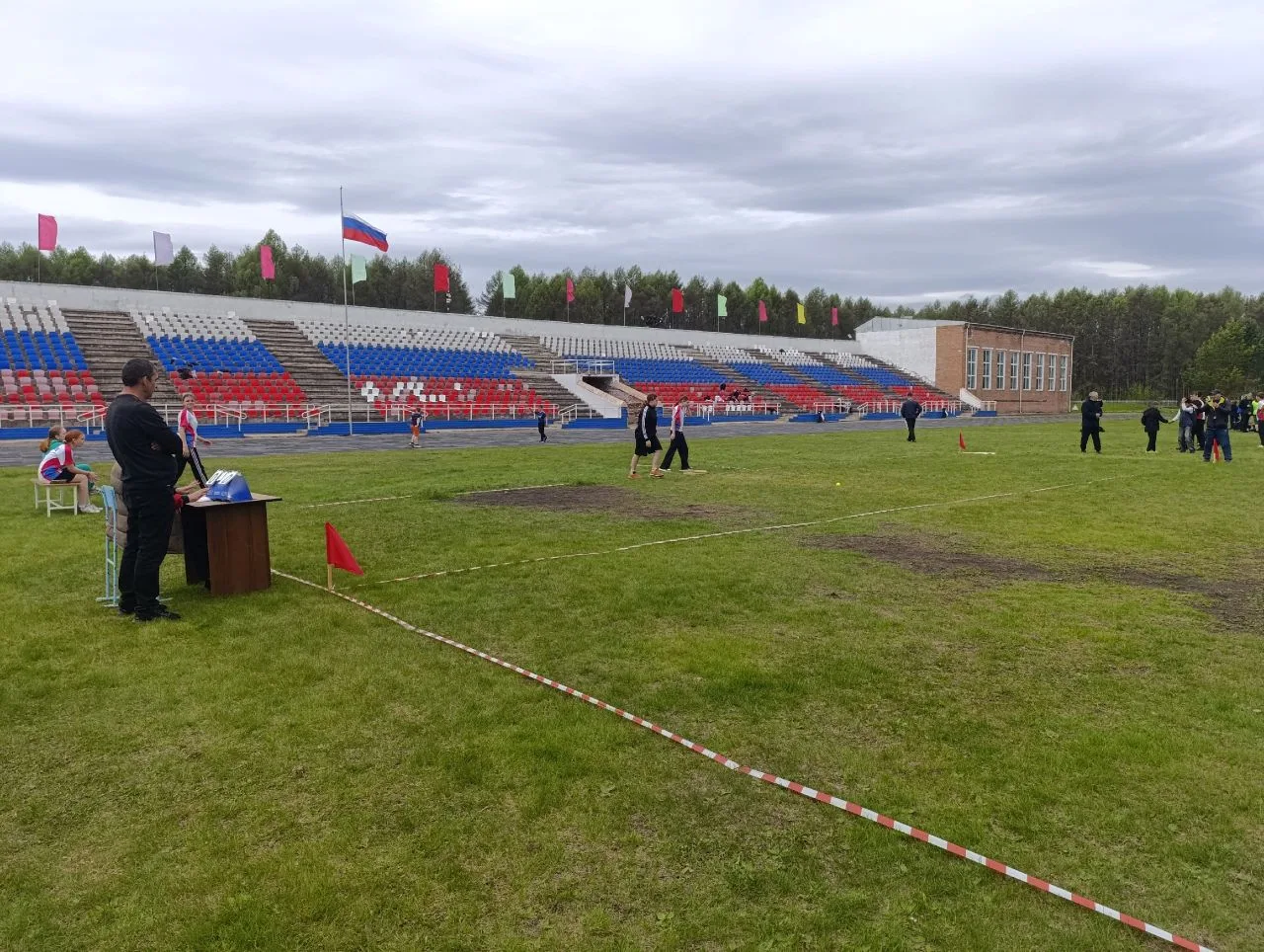 21.05.2026 команда мальчиков и команда девочек приняли участие в президентские спортивных , в игре р
