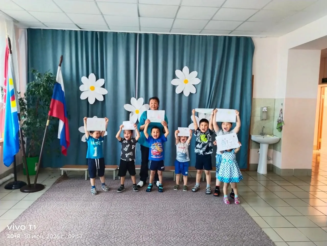 30 июня в саду было проведено развлечение ко Дню Семьи , Любви и Верности. Приняли учас...