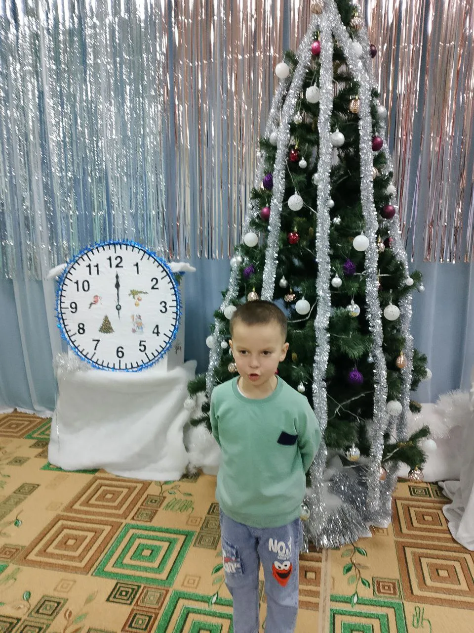 Новый год самый весёлый праздник для всех детей. Жаль, что он так быстро прошёл. Законч...