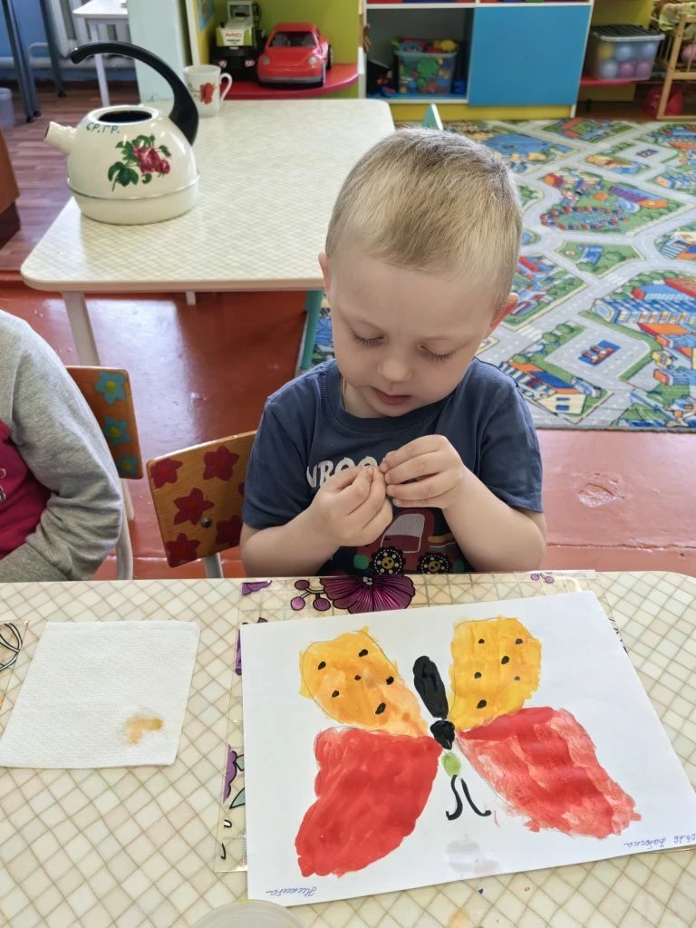Бабочки порхают... на бумаге!