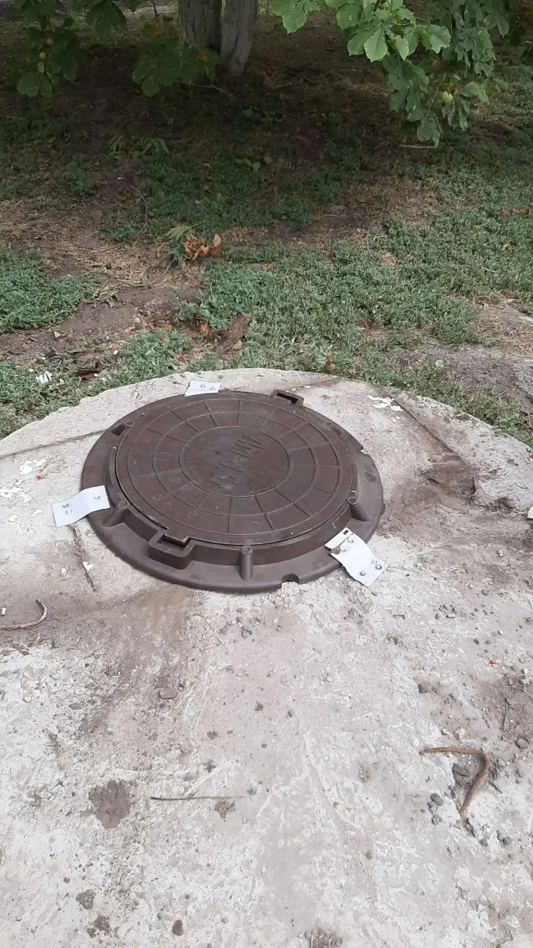 27.07.2026 
Установка пластмассового люка на водяной колодец