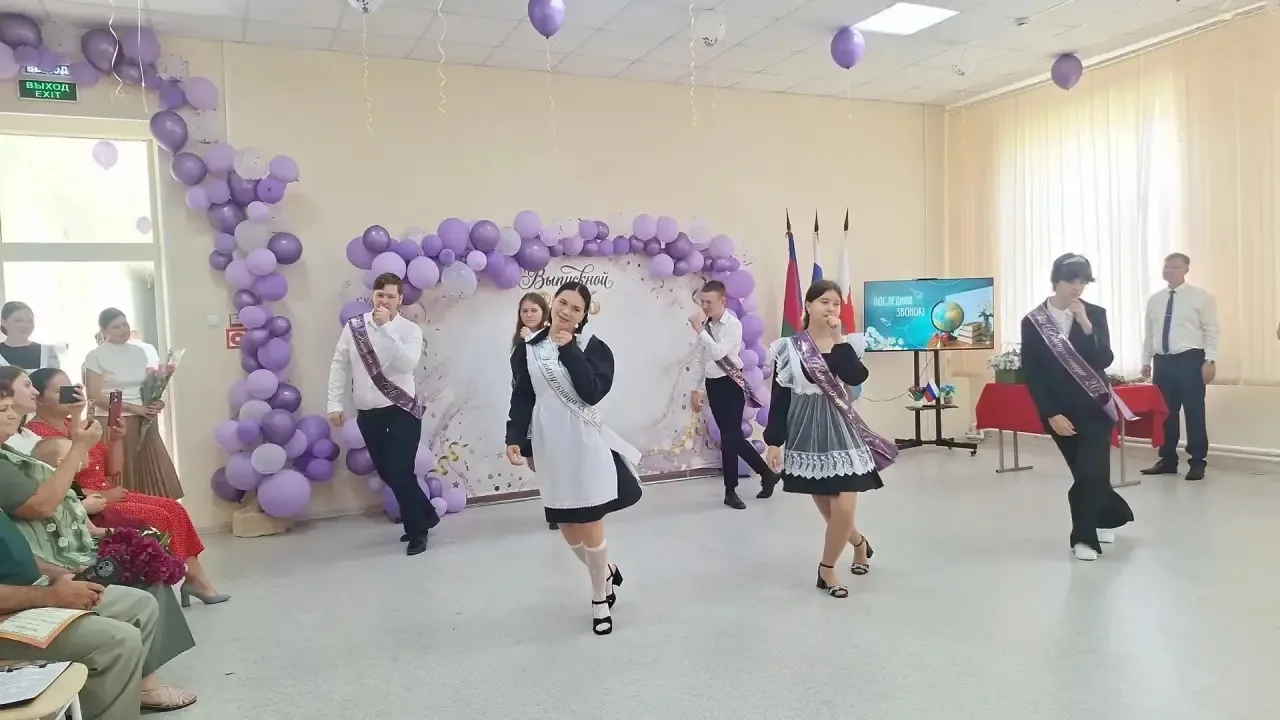 В хуторе Новопокровском прозвенел последний звонок🔔  В хуторе Новопокровском состоялось торжественно