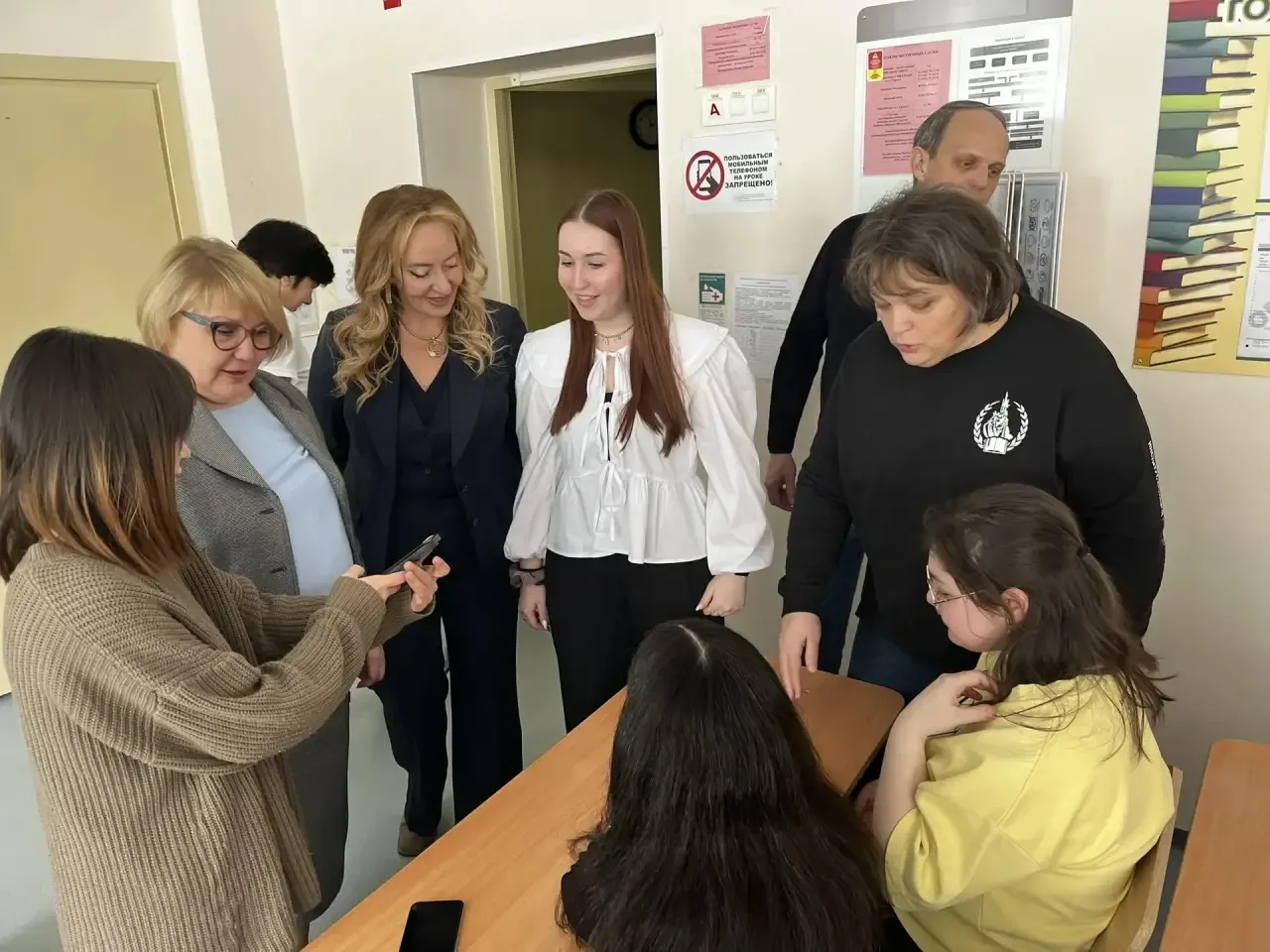 Профессия в деталях   В МБОУ СОШ №9 с размахом прошел фестиваль «СИЭУиП: Профессия в деталях»,  прев