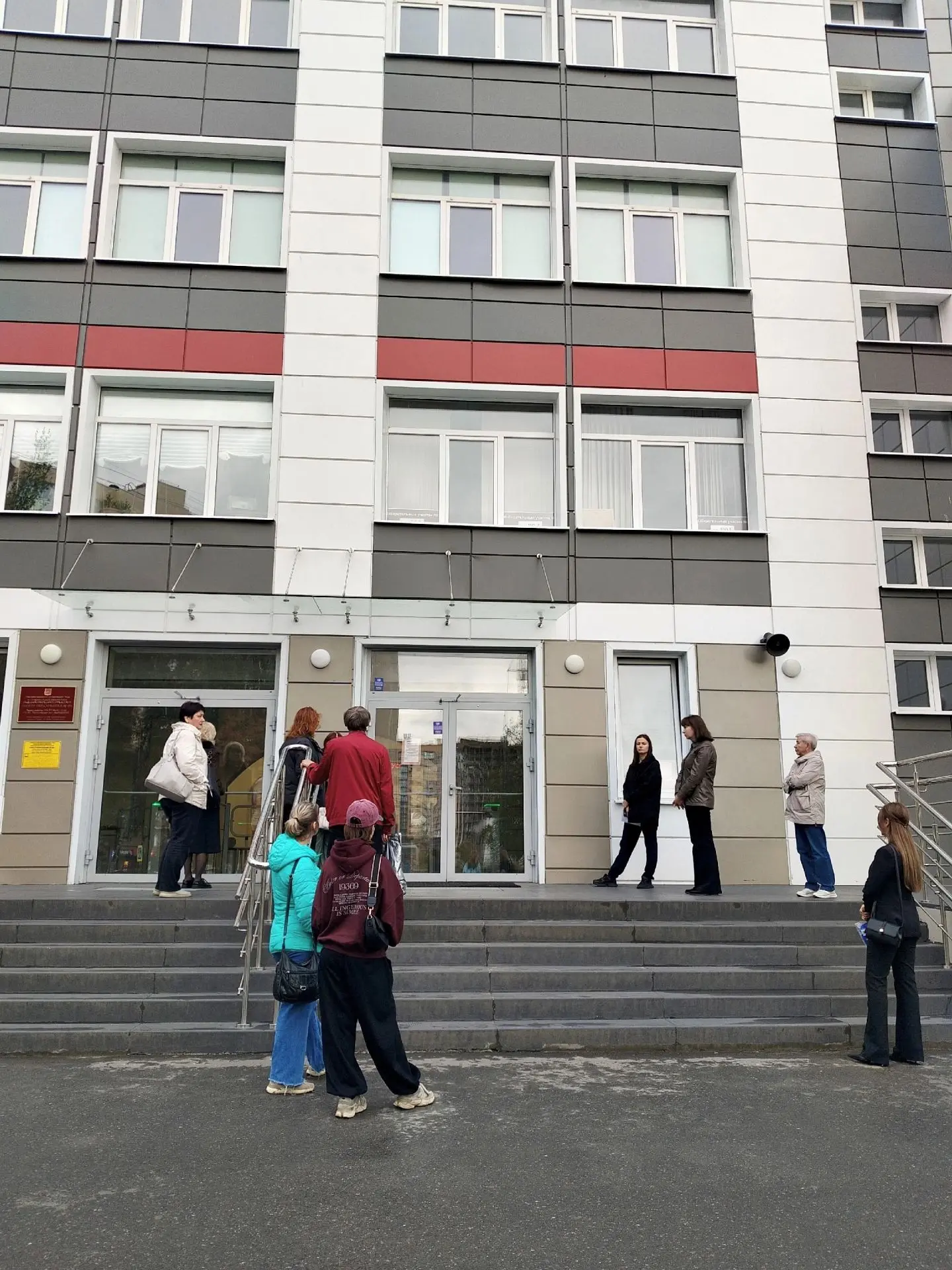 Уже с 8 утра в регионе граждане выстраиваются в очереди, чтобы проголосовать✅