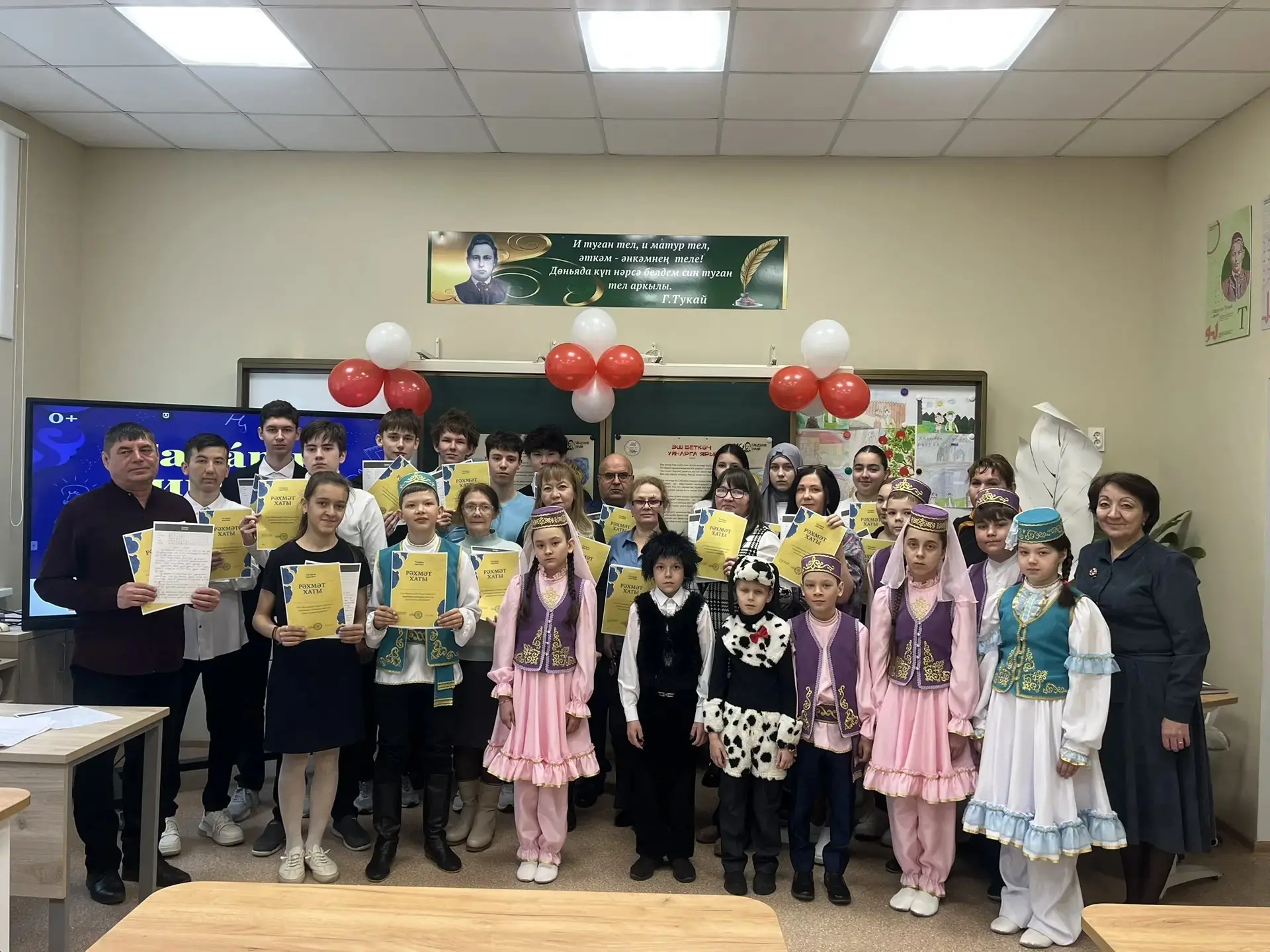 Ютвзы урта мәктәбе укучылары һәм укытучылары дөньякүләм   "Татарча диктант" акциясенә  ...