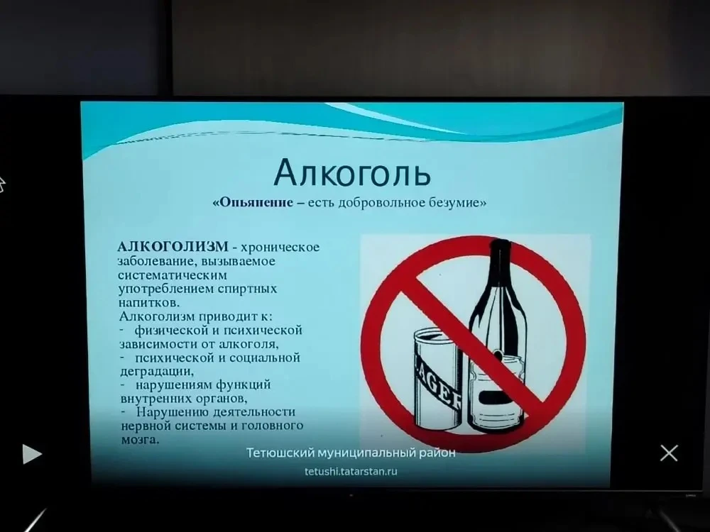 Просмотр видеоролика о вреде алкоголя
С воспитанниками в группах воспитатели детского дома провели п