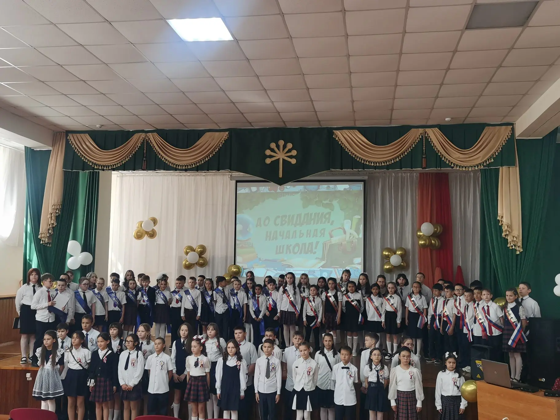 Выпускной в начальной школе🎉🎉🎉