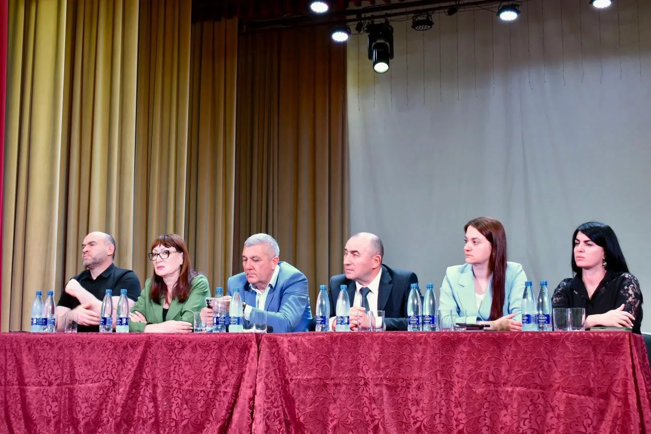 Сегодня, 18 июня 2026 года, в районном Доме культуры имени О. Касаева состоялась очередная встреча с