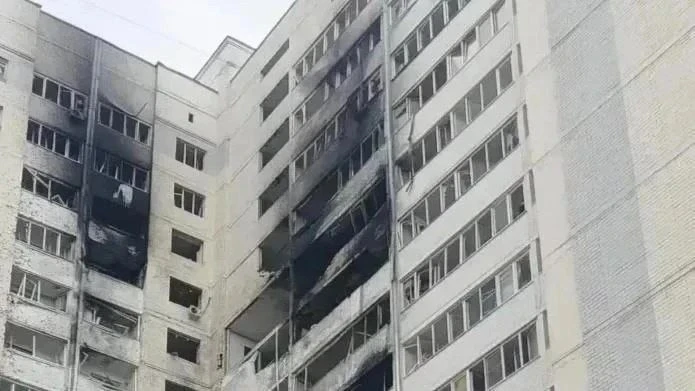 🚨 Удар беспилотника повредил почти 100 квартир и 40 машин

Губернатор Андрей Клычков сообщил об ито
