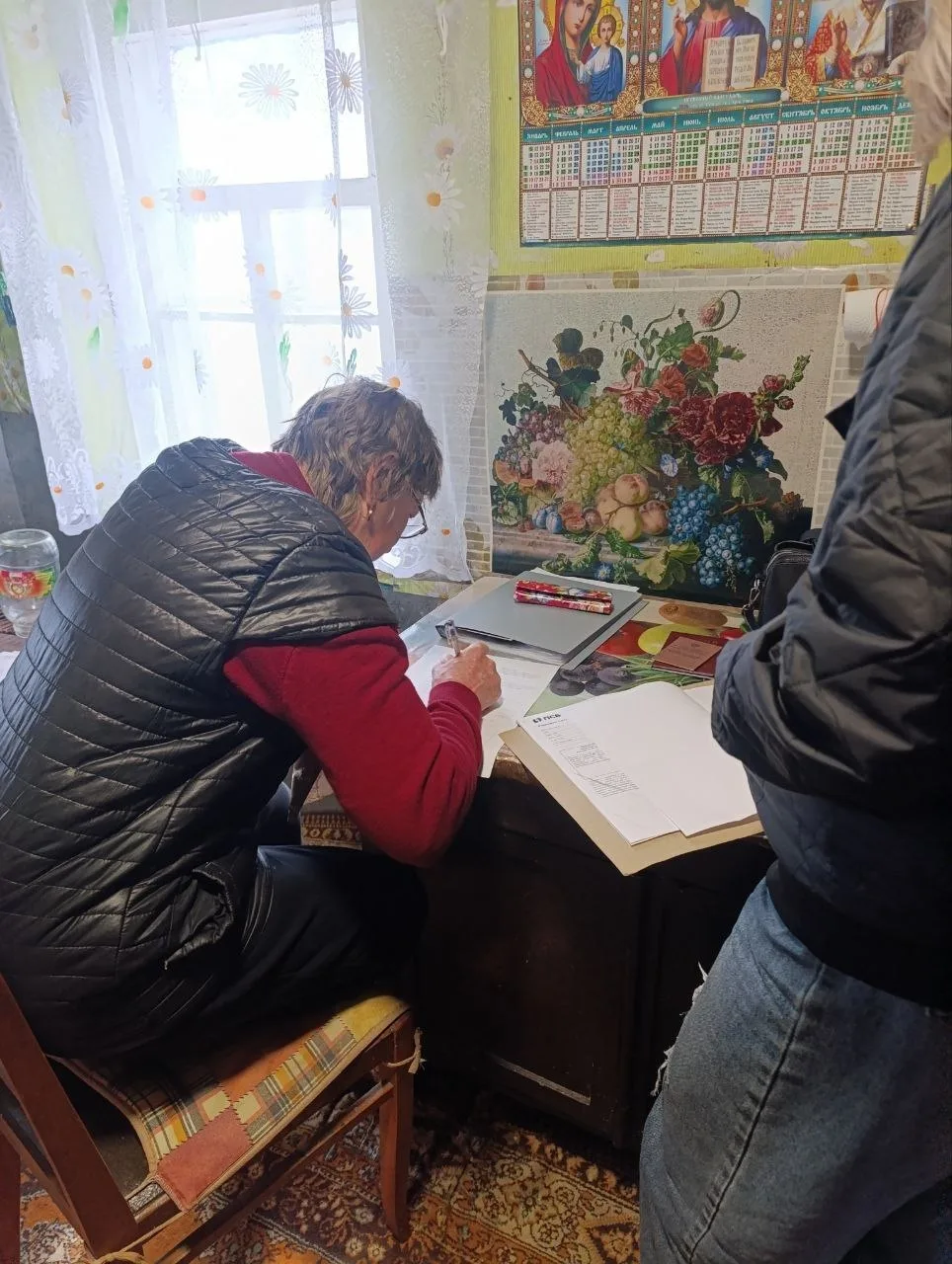 Филиалы ГКУ ЛНР «РЦСЗН» продолжают приём заявлений и необходимых документов от граждан отдельных кат