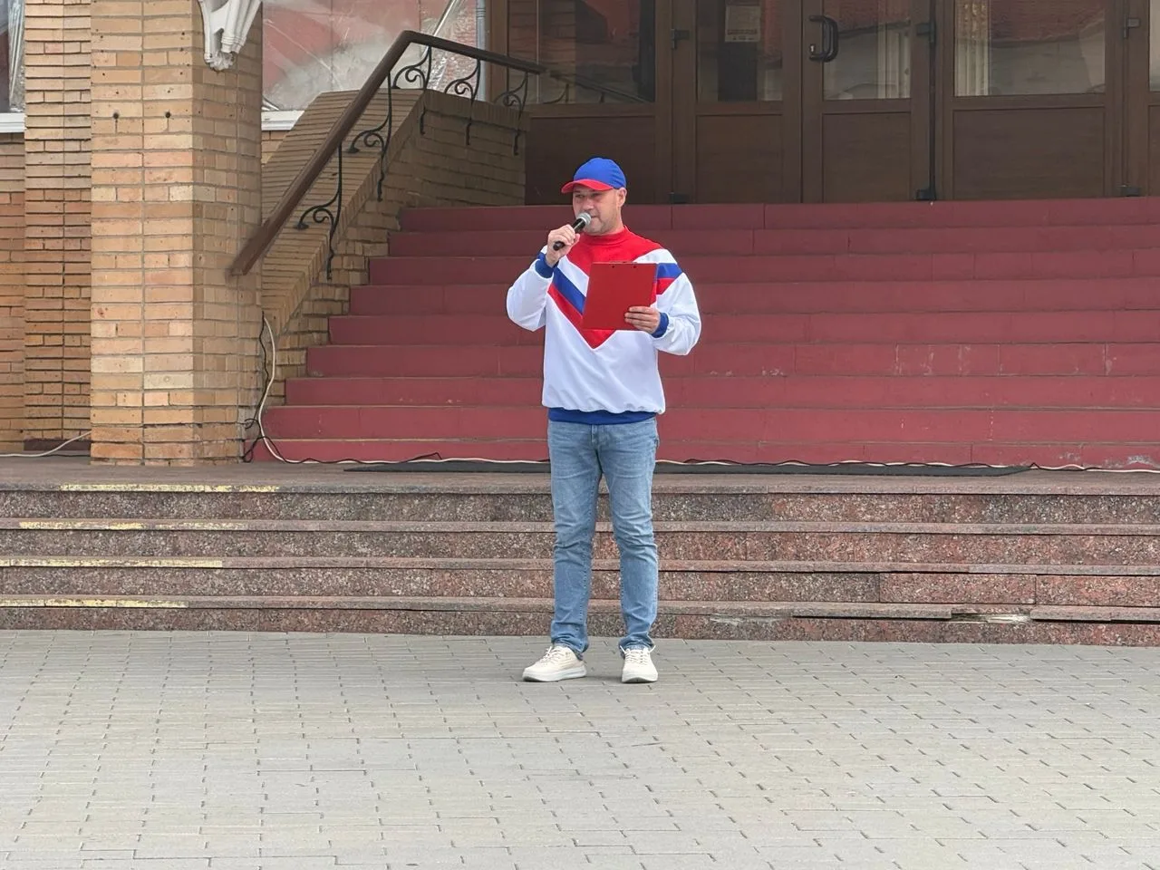 Сегодня, 22 августа, на Центральной площади прошла акция, посвященная Дню Государственн...