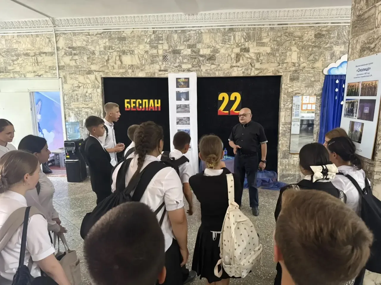 Сегодня, в День солидарности в борьбе с терроризмом, учащиеся 8 «Б» класса посетили ДК ...