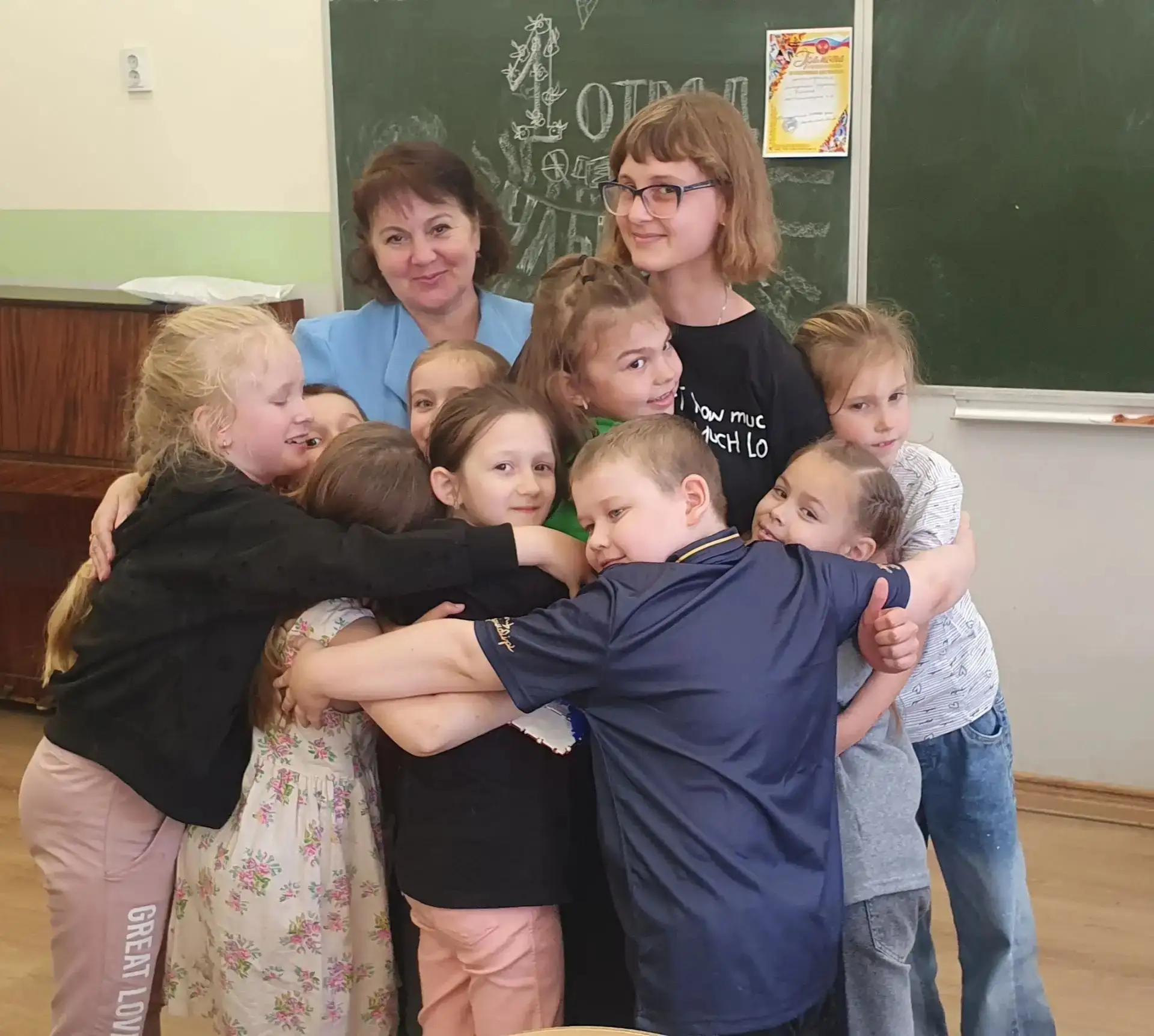 ✅Утро в школьном лагере началось с музыкальной зарядки на свежем воздухе.
✅После вкусного завтрака р