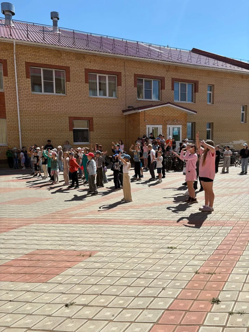 ☀️ Ура! Летний лагерь в школе «Единство народов России» официально открыт!