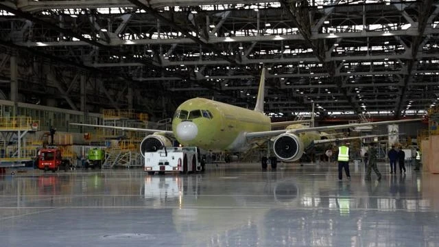 Иркутский авиационный завод «Яковлева» передал из цеха окончательной сборки в летно-исп...