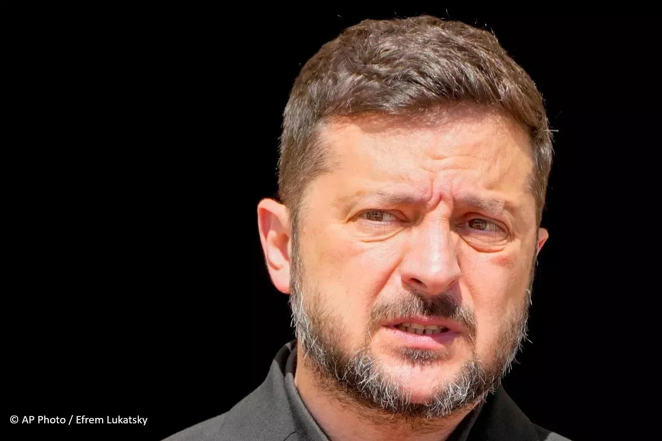 Зеленский продлил военное положение и мобилизацию на Украине еще на 90 дней.