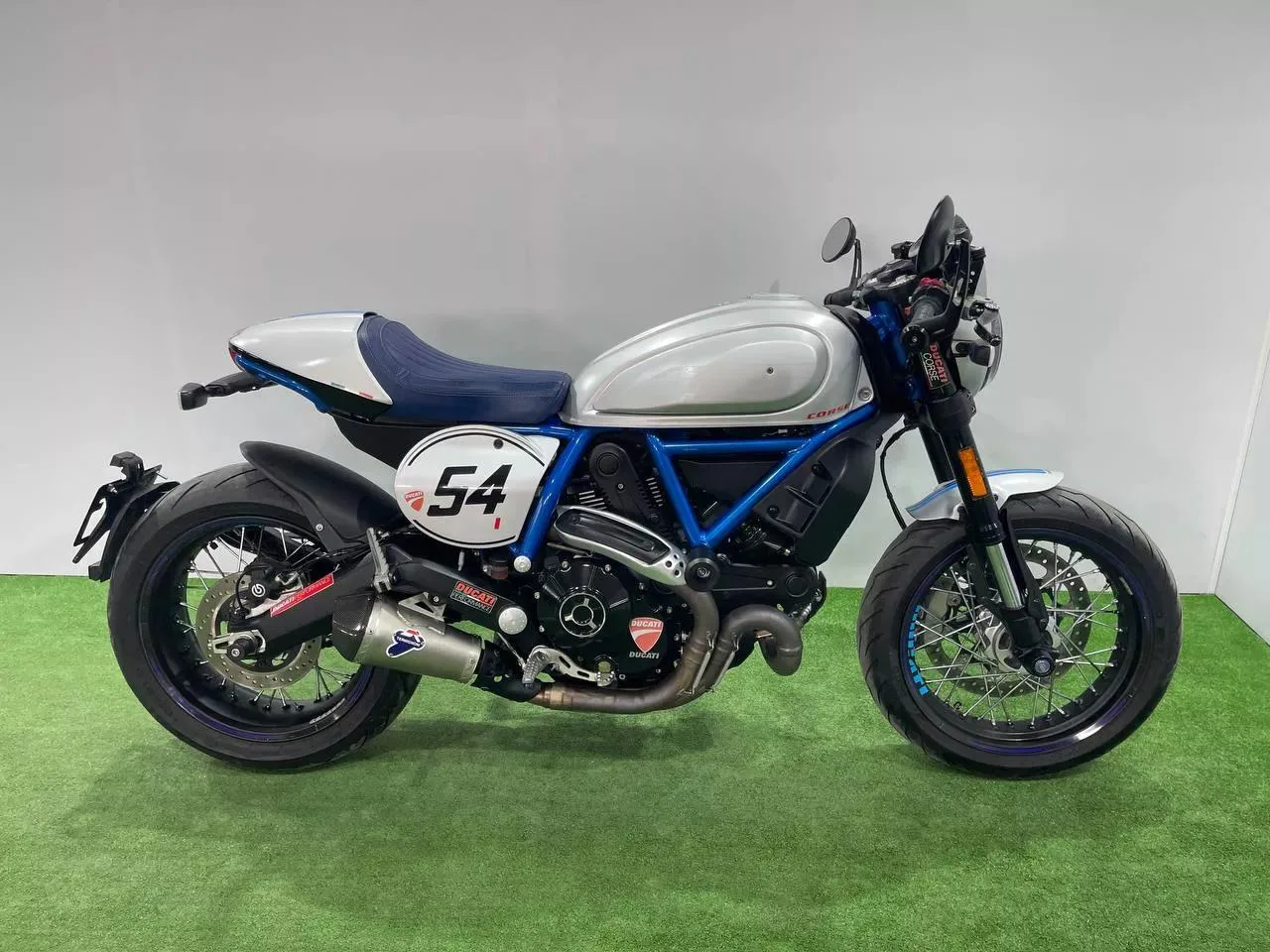 DUCATI SCRAMBLER в наличии во Владивостоке  Характеристики:  - 2019 год - объем 803 см3 - Аукцион JB
