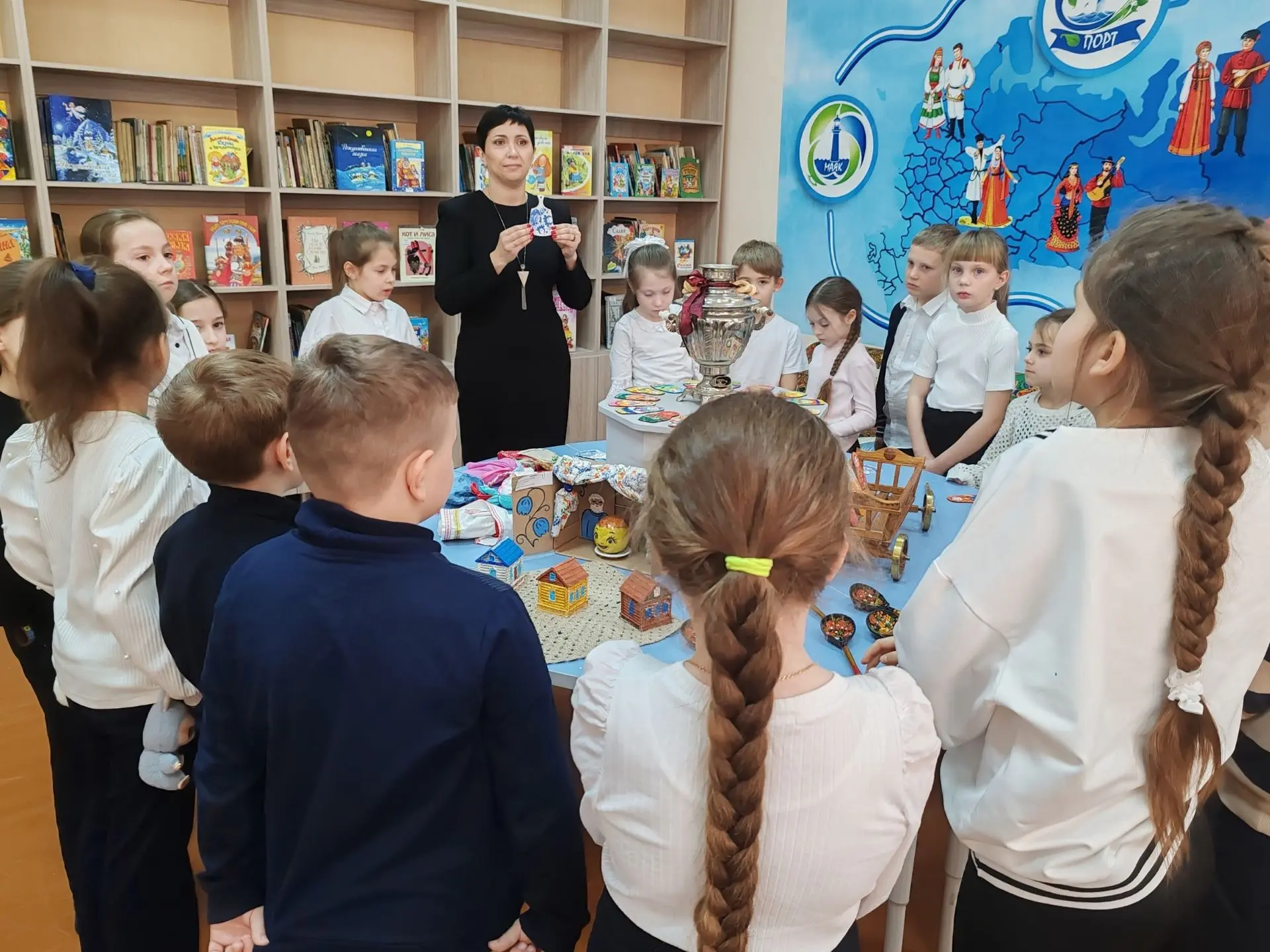 ✨Сегодня обучающиеся МБОУ "Еткульская СОШ" совершили настоящее погружение в мир русской культуры! 🤩 