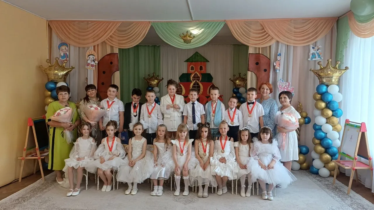 🎊В подготовительной группе «Ромашка»  прошел выпускной утренник в формате русской сказки «Вовка в т