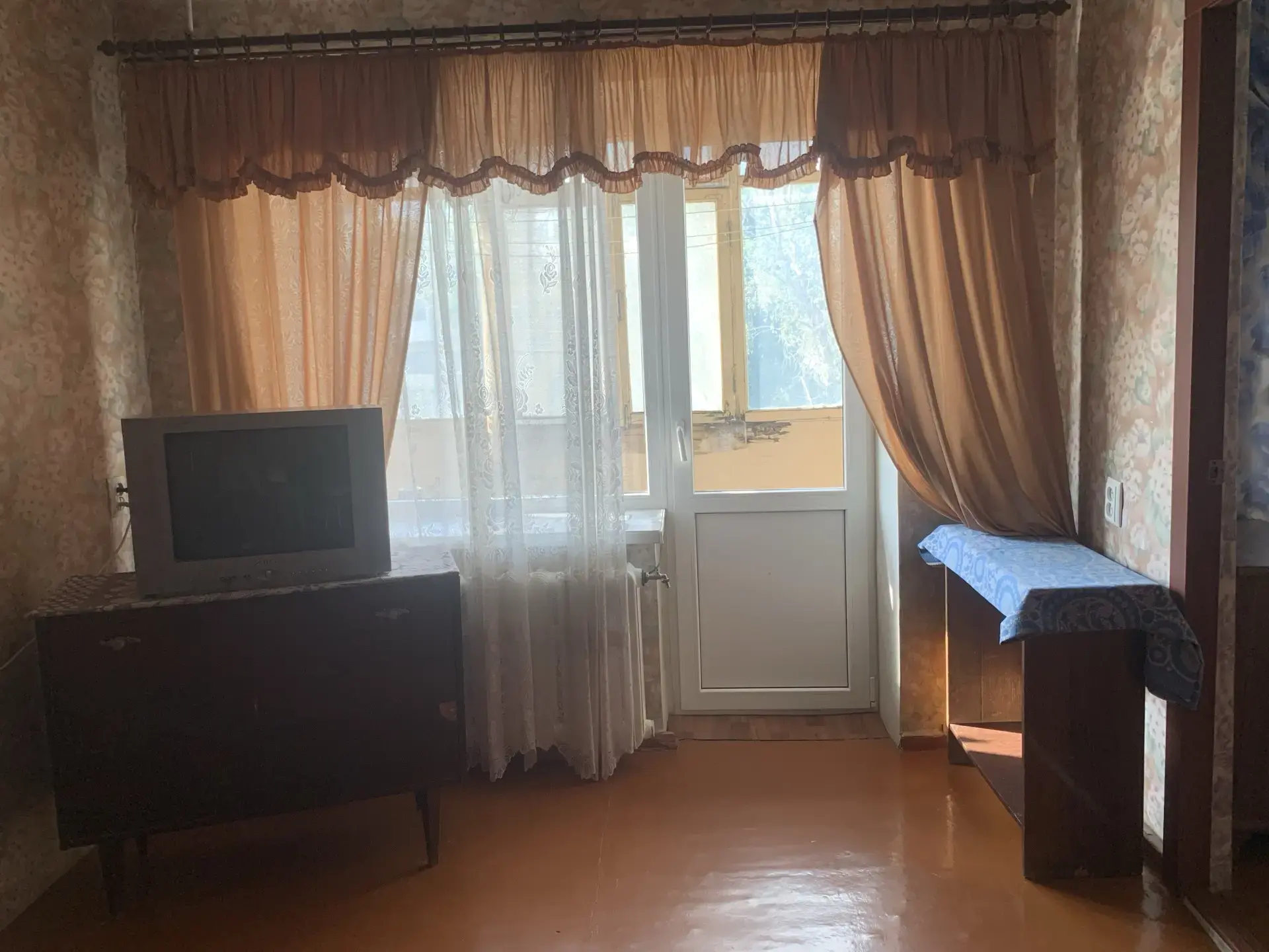 Продам 2 кк., г. Луганск, Артемовский р-н, ул. Советская (ост. Чапаева)