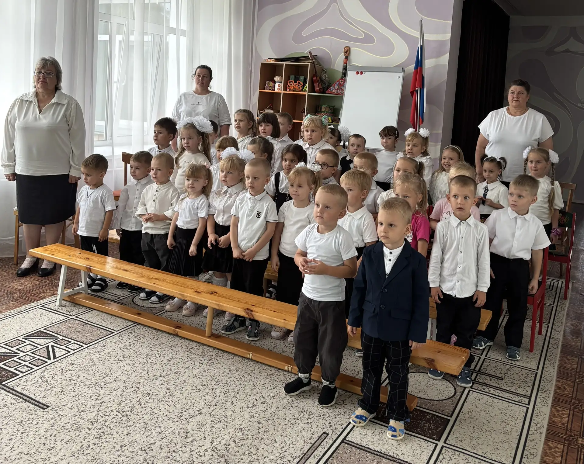 🇷🇺Сегодня в саду прошло мероприятие, посвящённое Государственному флагу Российской Фе...
