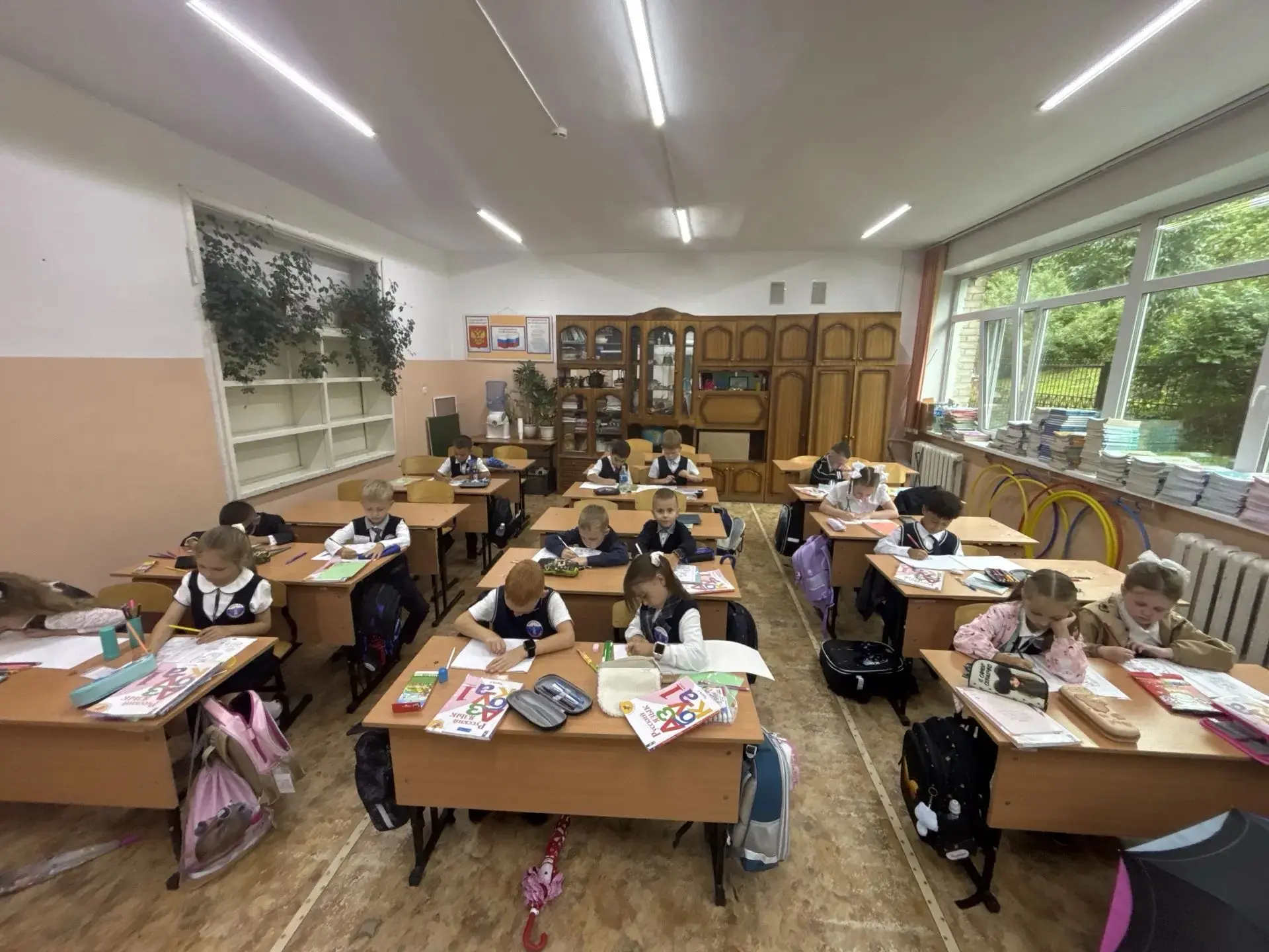 🎉 С Днём знаний, дорогие ученики, родители и педагоги! 🎉