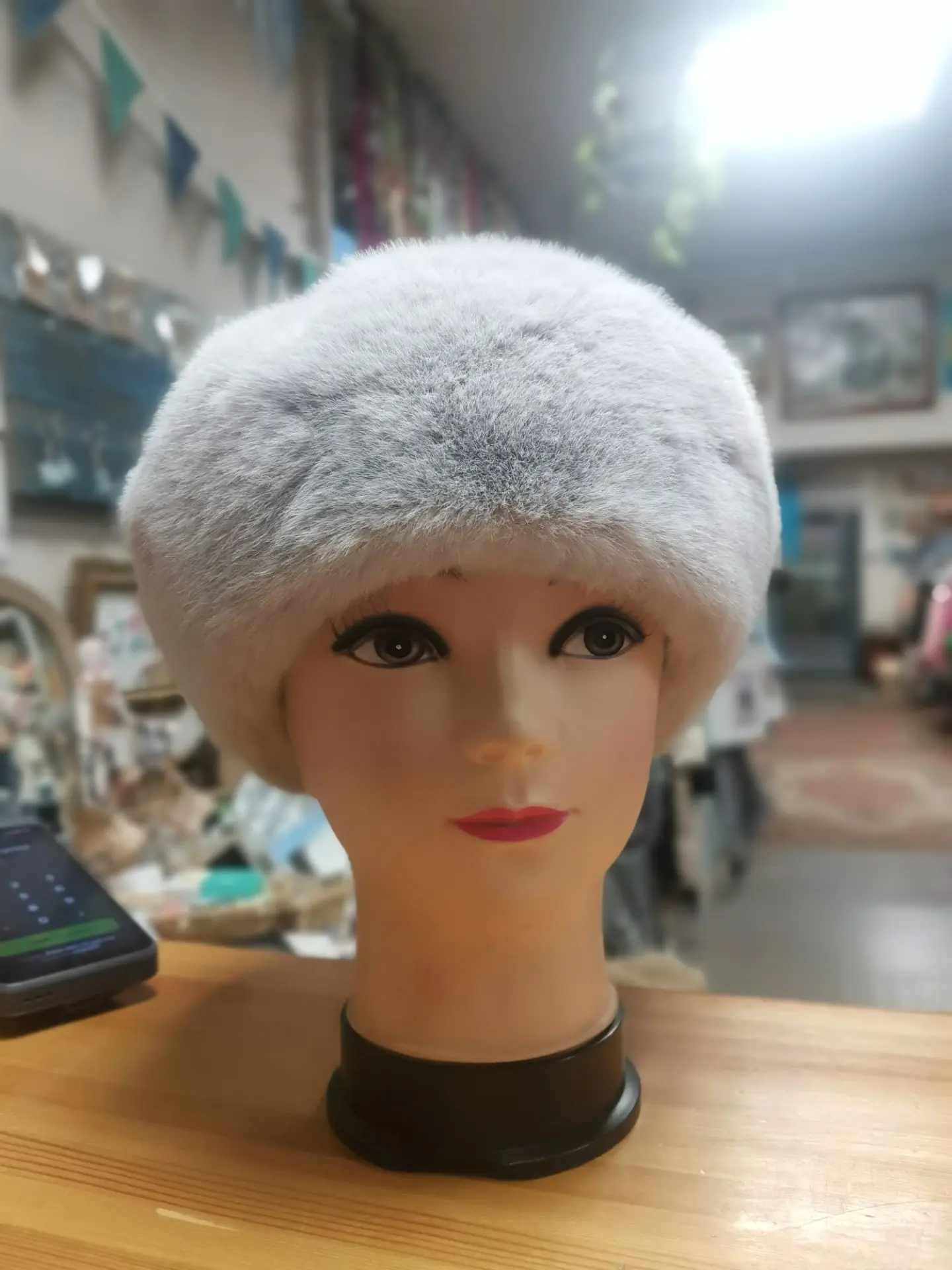 Берет иск мех, есть утяжка, внутри флис