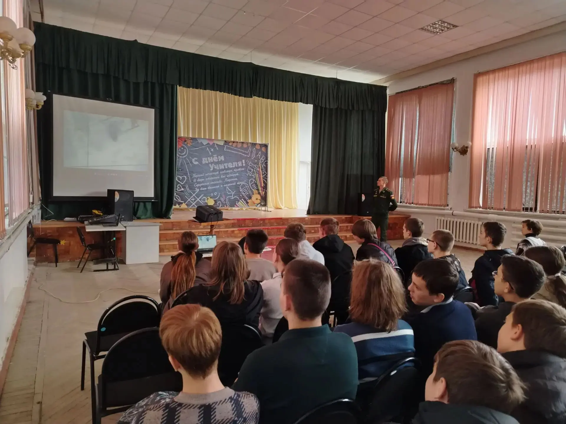 Профориентация в действии: встреча с представителями Саратовского артиллерийского училища