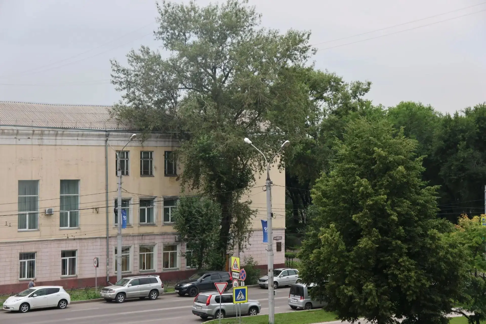 В Абакане 25 июля ограничат движение в районе дома Щетинкина, 13

С 11:00 до 15:00 в районе дома №13