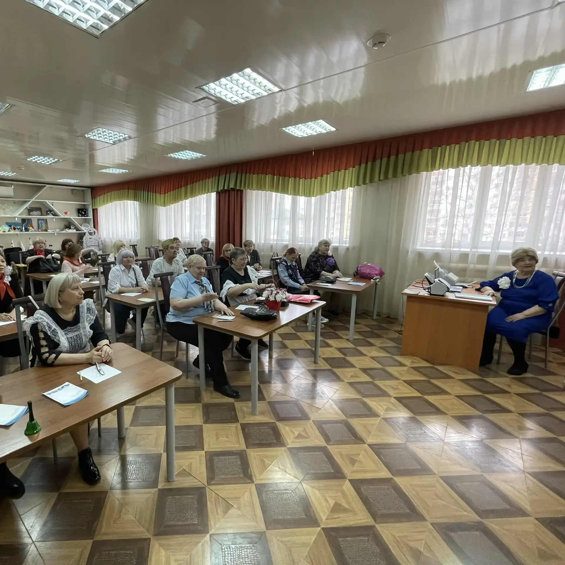 В нашей школе прошёл вечер встречи «золотых выпускников»🎓  1️⃣ мая состоялась долгожданная встреча в