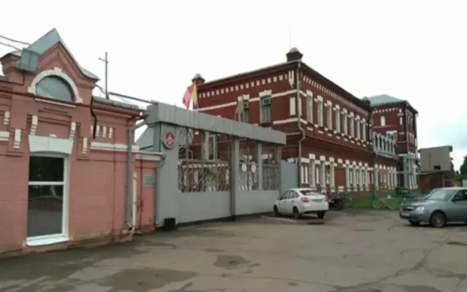 Суд запретил акционеру Бутурлиновского ЛВЗ Крымову распоряжаться пакетом акций по иску Сбербанка

Ар
