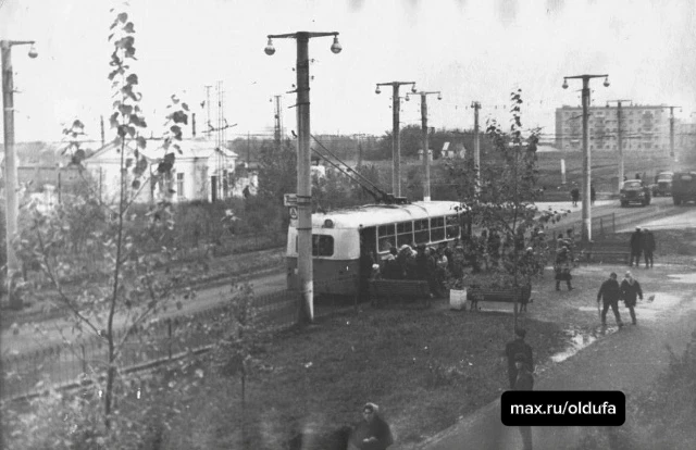 На архивной фотографии запечатлена улица Кочетова в Стерлитамаке в первой половине 1960...