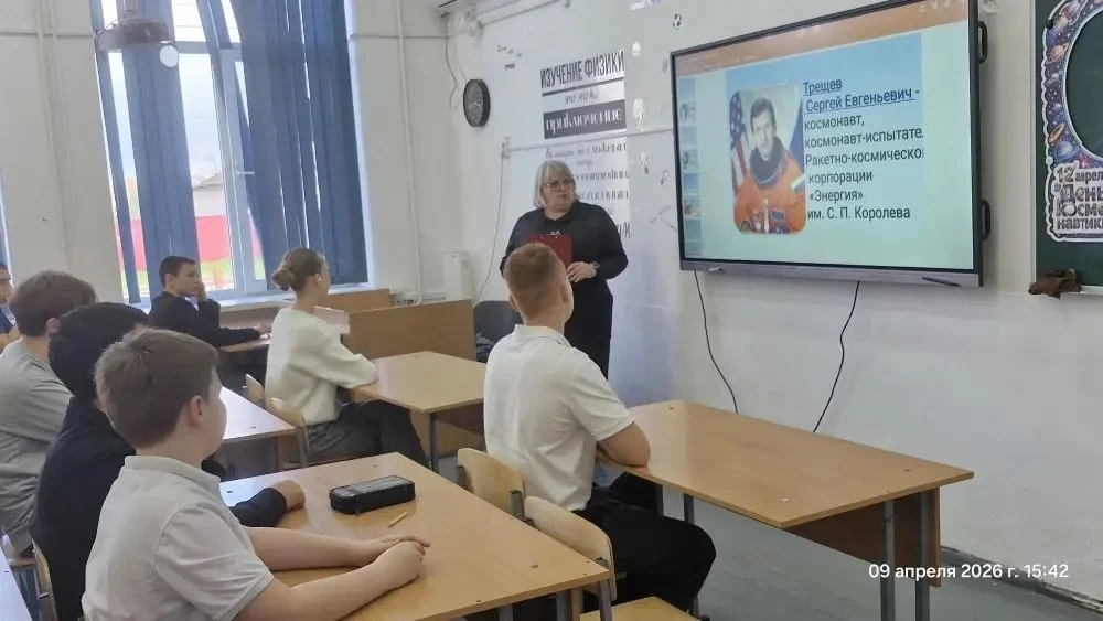 🚀 К звёздам с гордостью за земляка  В нашей школе прошли классные часы, приуроченные ко Дню космонав